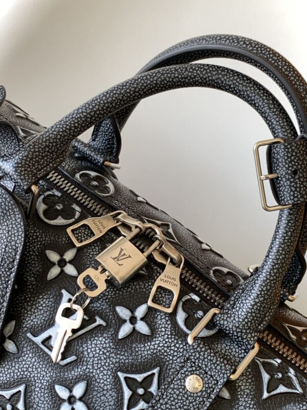 Louis Vuitton Keepall Bandoulière 50 Travel Bag - Black - Image 3